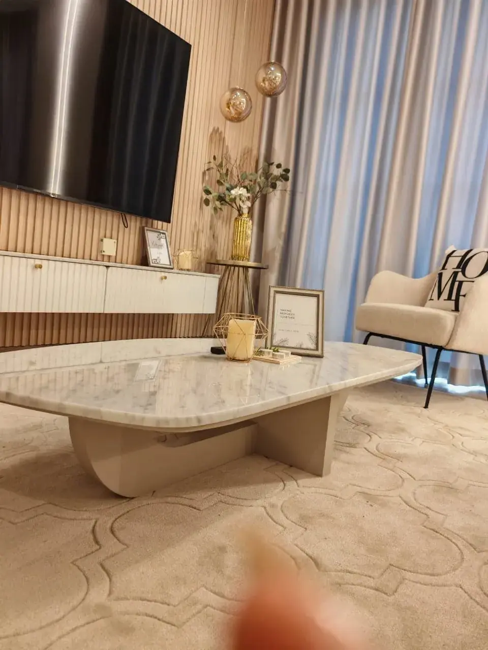 Urban Contemporary 4-Bedroom Condominium — Condominiums