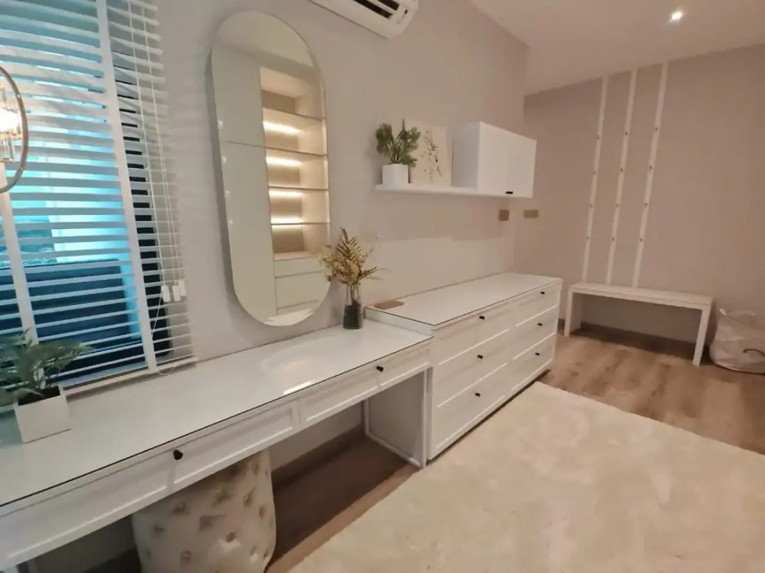 Urban Contemporary 4-Bedroom Condominium — image 2